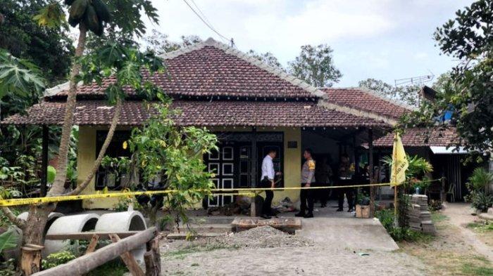 Rumah di Desa Bacem, Kecamatan Ponggok, Kabupaten Blitar, dimana kerangka manusia ditemukan di bawah lantai kamar, Selasa (21/11/2023)