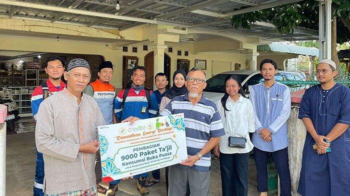 Salah satu Takmir Masjid Assyifa menyambut baik program Berbagi Takjil yang diselenggarakan rutin oleh PT KPI RU IV Cilacap dalam pembagian 9.000 paket takjil