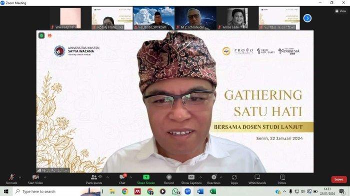 Sambutan WR PAK Prof. Dr. Ferdy Semuel Rondonuwu, S.Pd., M.Sc., dalam acara Gathering Satu Hati Bersama Dosen Studi Lanjut, Senin (22-01-2024) secara daring melalui zoom.