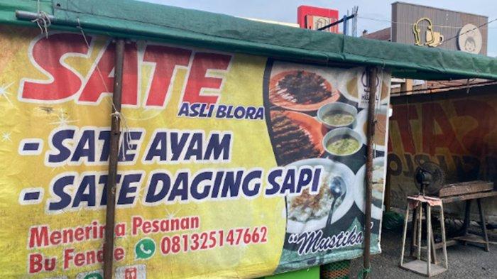 Satai khas Blora di pinggir jalan MT. Haryono, Purwodinatan, Semarang Tengah, Kota Semarang.