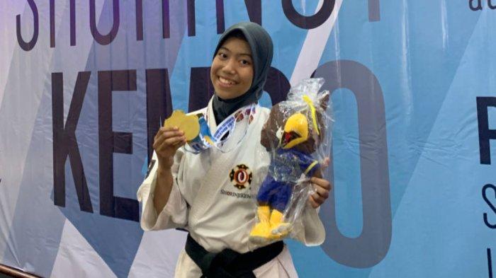 Sayyida Nafisa Zarkasi, atlet muda bela diri Kempo, yang juga mahasiswi Sastra Indonesia Undip Semarang, lolos ke PON XXI Aceh-Sumut 2024.