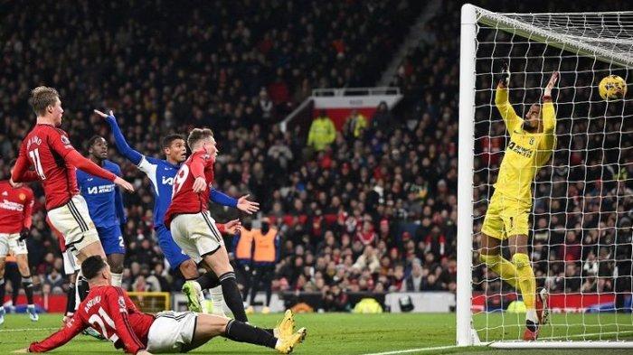 Scott McTominay saat mencetak gol dalam pertandingan Man United vs Chelsea pada lanjutan Liga Inggris 2023-2024 di Stadion Old Trafford, Kamis (7/12/2023).