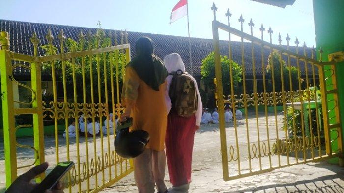 Sekolah Dasar (SD) Negeri Tumenggungan yang berada di tengah Kota Solo hanya terima satu siswa di tahun ajaran baru 2023/2024 ini.