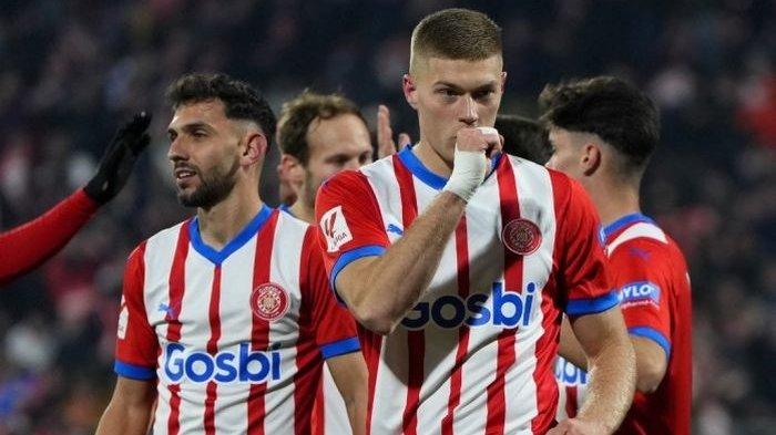 Selebrasi striker Girona, Artem Dovbyk, usai membobol gawnag Alaves dalam lanjutan Liga Spanyol 20223-2024.