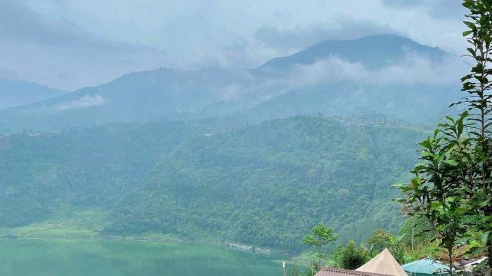 Sensasi glamping di The Heaven Glamping, wisatawan dapat menikmati indahnya Telaga Menjer, dan sejuknya udara pada malam hari.