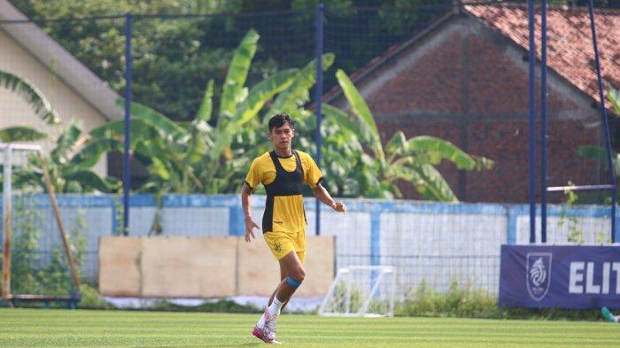 Septian David Maulana dalam latihan PSIS Semarang di Lapangan Wisesa Mranggen Demak, Rabu (4/12/2024) - TRIBUN JATENG / Franciskus Ariel Setiaputra