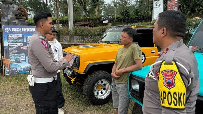 Sosialisasi Operasi Patuh Candi 2024, Satlantas Polres Wonosobo sasar komunitas jeep di kawasan wisata Telaga Menjer, Sabtu (20/7/2024).