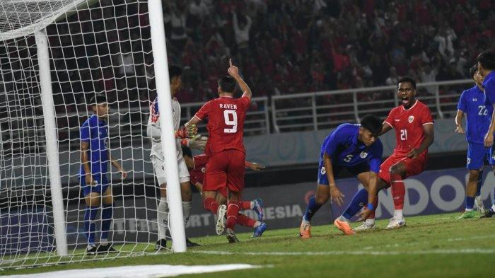Striker Timnas Indonesia U-19, Jens Raven, mengaku sangat emosional setelah mencetak gol kemenangan yang mengantarkan tim Merah Putih menjuarai Piala AFF U-19 2024.
