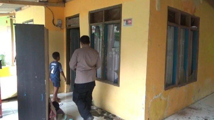 Suasana Pondok Pesantren Miftahul Huda yang berada di Desa Salem, Kecamatan Pondok Salam, Kabupaten Purwakarta, dirusak oleh massa, Sabtu (9/12/2023). Diduga pemilik ponpes melakukan pencabulan kepada santrinya hingga membuat warga marah.