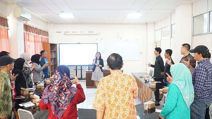 Suasana kegiatan Pelatihan Pembuatan Paket Wisata bagi Pengelola Desa Wisata oleh Prodi Despar FId UKSW, Rabu (08-11-2023) di Ruang Cargo Gedung G.