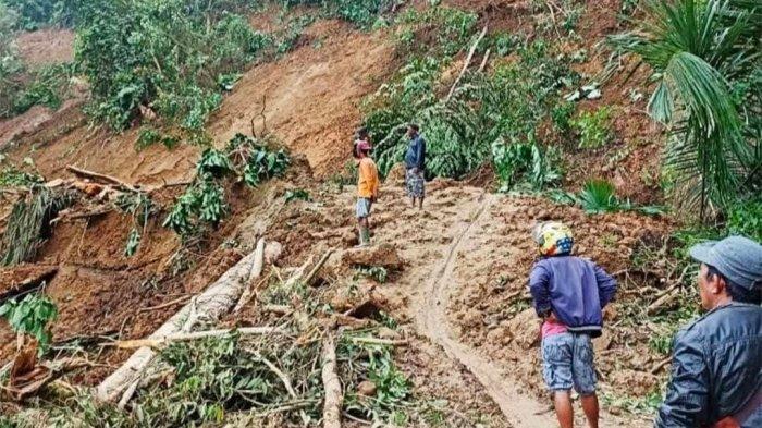 TANAH LONGSOR JEPARA - suasana tanah longsor di Dukuh Jabung, Desa Tanjung, Kecamatan Pakisaji, Kabupaten Jepara.