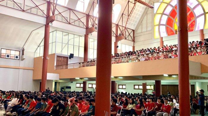 Tribun Jateng Goes to School bersama Tri dengan tema Generasi Happy Academy “Konten Sehat Dunia Digital: Memaksimalkan Media Sosial Sebagai Sarana Publikasi Diri dan Organisasi