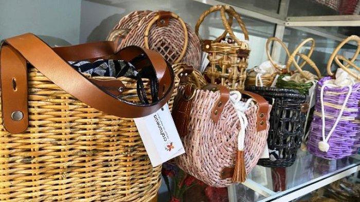 UMKM CRAFTONESIA - Sejumlah produk dari Craftonesia milik Piliani Ernawati saat ditemui di rumahnya Jl. Prof. Soedarto Gg. Bulusari I No.14E, RT.02/RW.03, Tembalang, Kec. Tembalang, Kota Semarang, Jawa Tengah 50275 pada Rabu (5/3/2025)