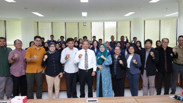Universitas Semarang (USM) melalui Lembaga Penelitian dan Pengabdian kepada Masyarakat (LPPM) resmi melepas 40 mahasiswa untuk mengikuti program Kuliah Kerja Nyata (KKN) Tematik IV Semester Genap Tahun Akademik 2024/2025 pada Selasa, 15 April 2025.