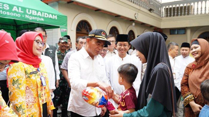 Upaya Cegah Stunting, Menko PMK Muhadjir Tinjau Posyandu As-Syifa Ponpes Al Ubaidah Sebagai Percontohan
