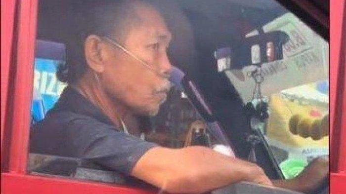 Viral video sopir angkot bekerja memakai selang oksigen. Video tersebut dibagikan pertama kali oleh akun TikTok @witagemilang