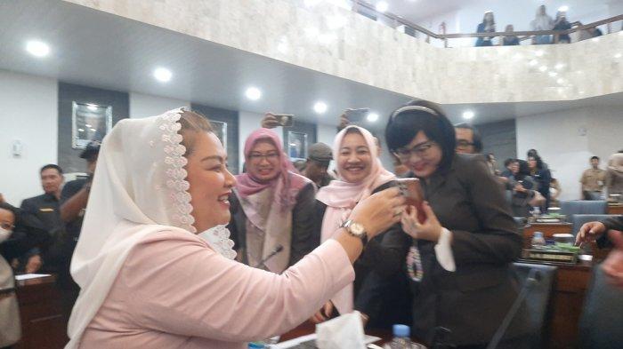 Wali Kota Semarang, Hevearita Gunaryanti Rahayu atau Mbak Ita menghadiri rapat Paripurna DPRD Kota Semarang Pembahasan Rancangan Perubahan KUA dan Perubahan PPAS APBD Tahun 2024, Senin (22/7/2024).