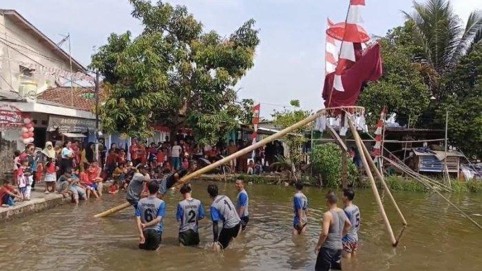 Warga RW 16 Kelurahan Solokpandan, Kecamatan Cianjur, Kabupaten Cianjur adakan perlombaan pajat piang berhadia janda muda, Sabtu (18/8/2024)