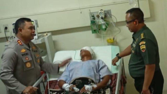 Irjen Whisnu Hermawan, Kapolda Sumatera Utara menjenguk Prada Defliadi, Senin (5/8/2024) pagi