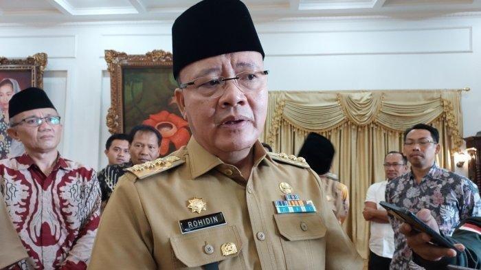 Petahana Gubernur Bengkulu Rohidin Mersyah, dijuluki gubernur termiskin di Indonesia, kini terjaring OTT KPK.