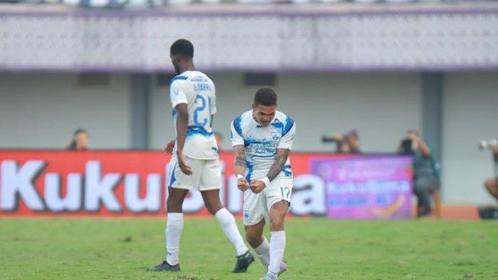 Bintang baru PSIS Semarang asal Timor Leste, Paulo Gali Freitas merayakan golnya ke gawang dewa United di Indomilk Arena, Senin (14/8/2023)