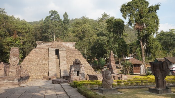 Teras ketiga Candi Sukuh yang berada di Ngargoyoso, Kabupaten Karanganyar, Jawa Tengah.