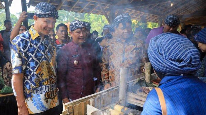 Wali Kota Pariaman, Sumatera Barat, Genius Umar didampingi Gubernur Jawa Tengah Ganjar Pranowo menengok Desa Wisata Lerep, Ungaran Barat, Kabupaten Semarang, Jumat (14/7/2023).