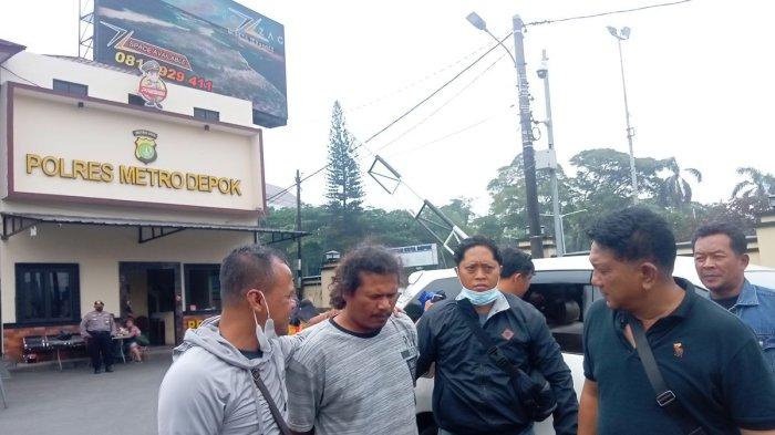 Seorang pria berinisial JJA (45) di Depok, Jawa Barat diamankan satreskrim Polres Metro Depok atas laporan pembunuhan pada Jumat (13/10/2023).