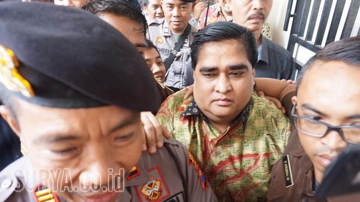 Dimas Kanjeng Taat Pribadi saat menjalani sidang di PN Kraksaan Probolinggo, Selasa (1/8/2017).