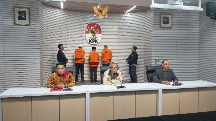 Suasana konferensi pers operasi tangkap tangan (OTT) KPK di Bengkulu yang digelar di Gedung Merah-Putih KPK, Jakarta, pada Minggu (24/11/2024)