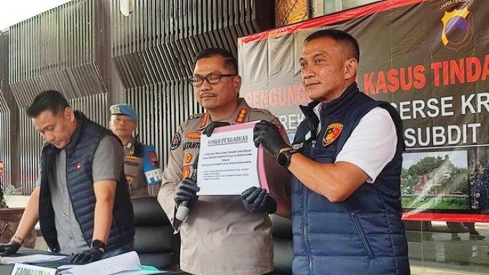 BUKA POSKO - Dirreskrimum Polda Jawa Tengah Kombes Dwi Subagio (kanan) bersama Kabid Humas Polda Jawa Tengah Kombes Artanto (kiri) di Mapolda Jateng, Kota Semarang, Selasa (4/2/2025). Polda Jateng membuka pokso pengaduan kasus gagalnya lomba tari Semarang. (TRIBUNJATENG/IWAN ARIFIANTO)