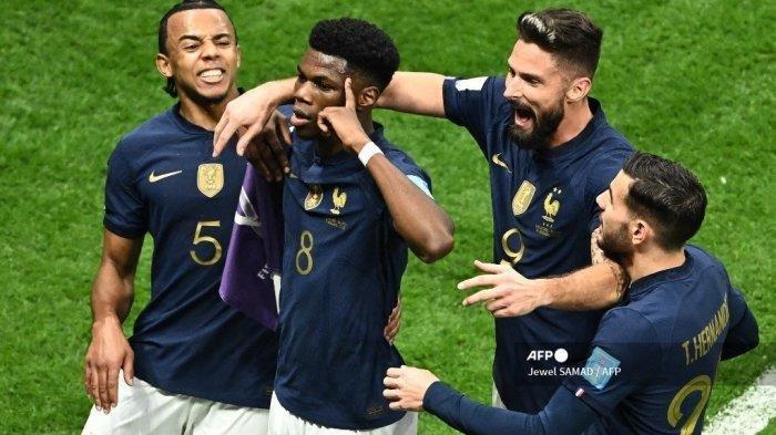 Gelandang Prancis #08 Aurelien Tchouameni merayakan gol pertama timnya saat pertandingan sepak bola perempat final Piala Dunia 2022 Qatar antara Inggris dan Prancis di Stadion Al-Bayt di Al Khor, utara Doha, pada 10 Desember 2022.
