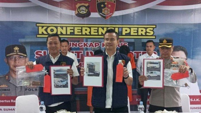 Polda Sumatra Selatan saat melakukan gelar perkara terkait penyelundupan 37.784 benih lobster jenis pasir dan mutiara asal Lampung, Rabu (24/7/2024).