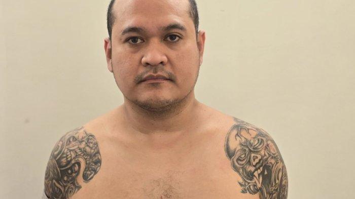 Tampang Chaowalit Thongduang alias Sia Paeng Nanod, seorang buronan nomor satu otoritas Thailand yang ditangkap Divisi Hubungan Internasional Polri di Bali.