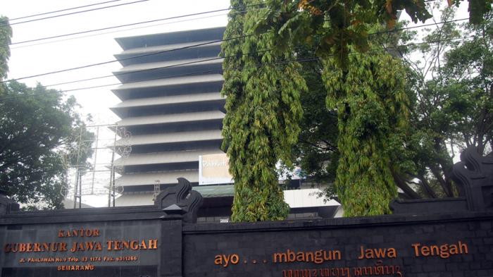 KANTOR GUBERNUR JATENG di jalan Pahlawan Kota Semarang