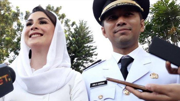Kehadiran mantan artis Arumi Bachsin istri dari Wakil Gubernur Jawa Timur Emil Elestianto Dardak menjadi pesona dan daya tarik sendiri di Istana Negara.