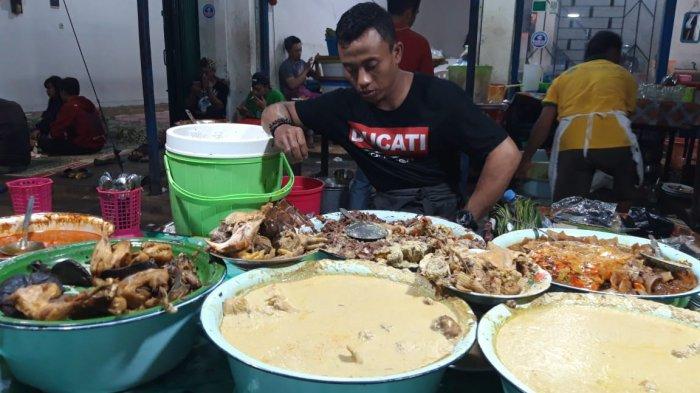 Kuliner Malam Warung Makan Mbak Tum di Peterongan Semarang.