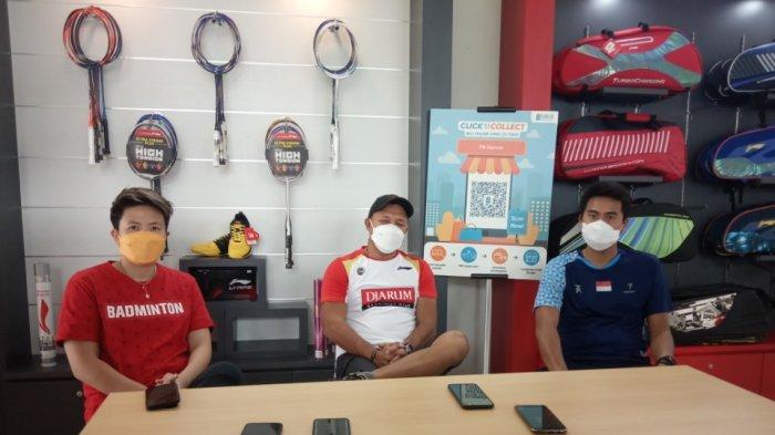 Liliyana Natsir (kiri), Richard Mainaky (tengah), Tontowi Ahmad (kanan).