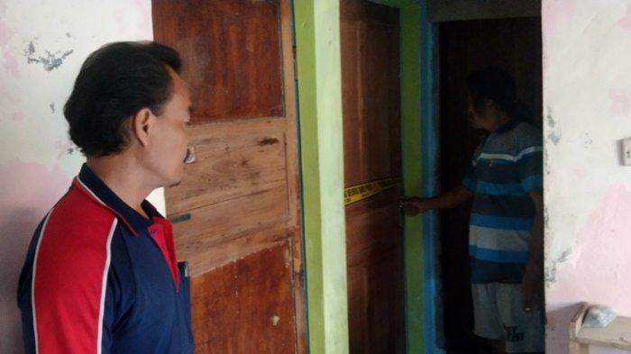 Pemilik kos perlihatkan kamar kos yang dihuni korban penganiayaan di kamar kos Jalan Tambakboyo Lor Nomor 8 RT 08 RW 07 Kelurahan Tlogosari, Kecamatan Pedurungan, Kota Semarang, Minggu (27/8/2023) dini hari.
