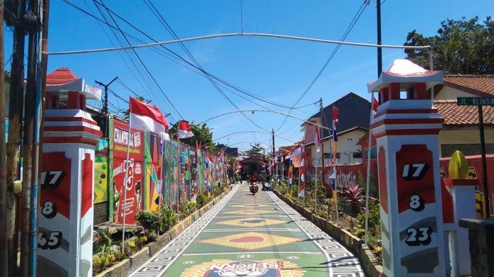 Penampakan Kampung Blimbing, Kelurahan Tambakreja, Kecamatan Cilacap Selatan, Kabupaten Cilacap yang viral seusai dihias dalam rangka memeriahkan HUT ke-78 RI, Rabu (16/8/2023).