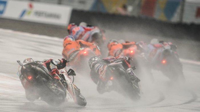 Para pembalap saat menjalani balapan Seri MotoGP Indonesia 2022 di Sirkuit Mandalika, Minggu (20/3/2022).