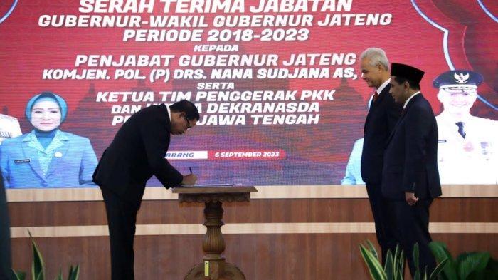 Serah terima jabatan Gubernur Jawa Tengah periode 2018-2023 di Gedung Gradhika Bhakti Praja Semarang, Rabu (6/9/2023).