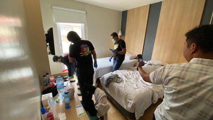 KAMAR TEMPAT PEMBUNUHAN: Polisi melakukan olah tempat kejadian perkara pembunuhan di kamar 203 Hotel Citra Dream Semarang, Senin (9/6/2025). (DOK. POLRESTABES SEMARANG)