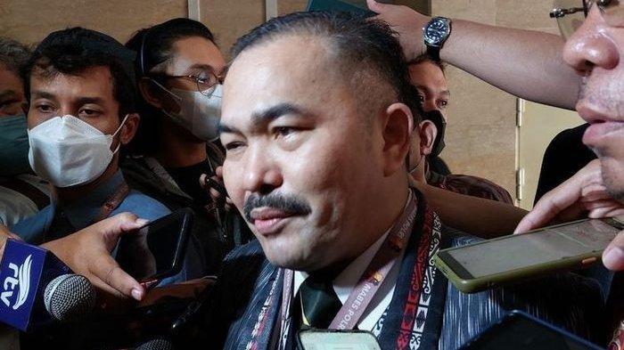 Pengacara keluarga Brigadir J, Kamaruddin Simanjuntak, saat menyambangi Gedung Bareskrim Polri, Jakarta Selatan, Senin (18//7/2022).