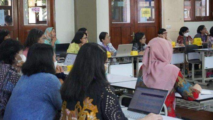 Seminar Redefinisi Pendidikan di SCU pada Senin (24/7).