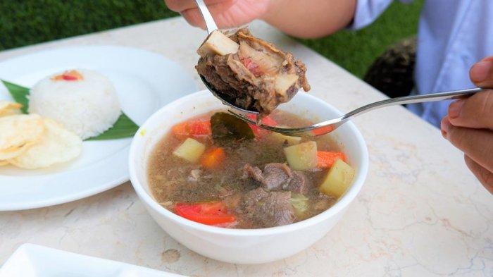 Aston Inn Pandanaran Semarang menghadirkan menu sop kambing pada bulan September ini.
