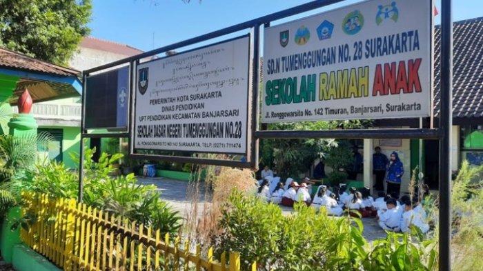Suasana SDN Tumenggungan No 28 di Jalan Ronggowarsito No 142 Timuran, Banjarsari, Solo, Jawa Tengah, Senin (17/7/2023)