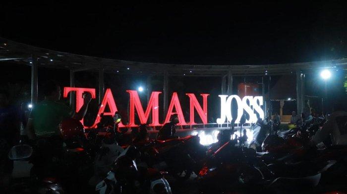 Ratusan warga Desa Jetis, Kecamatan Karangrayung, Kabupaten Grobogan, memadati Taman Joss untuk nonton bareng (nobar) final Piala AFF U-19 antara Indonesia dan Thailand, Senin 29 Juli 2024 malam.