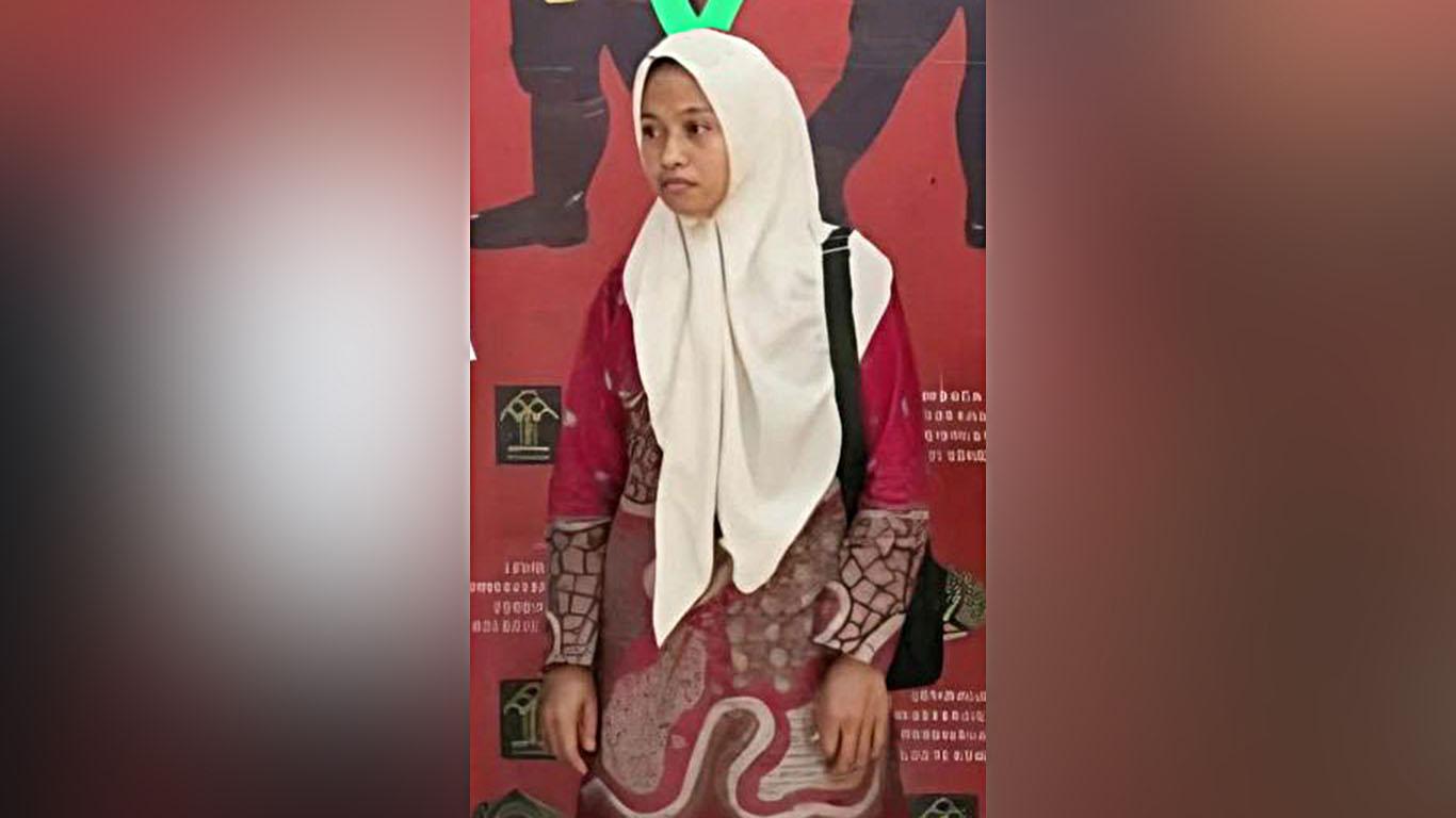 Guru honorer di Konawe Selatan, Supriyani, ditahan usai menghukum murid yang merupakan anak polisi. Kasus ini memicu aksi solidaritas dan viral di media sosial.