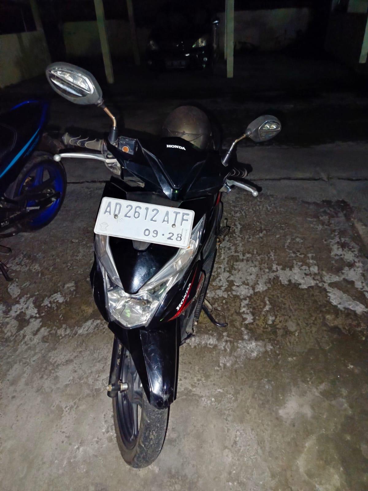 Sepeda motor Honda Beat milik korban Serlina (22) yang dijual oleh terduga pelaku DP yang saat ini masih diburu Polres Sukoharjo.